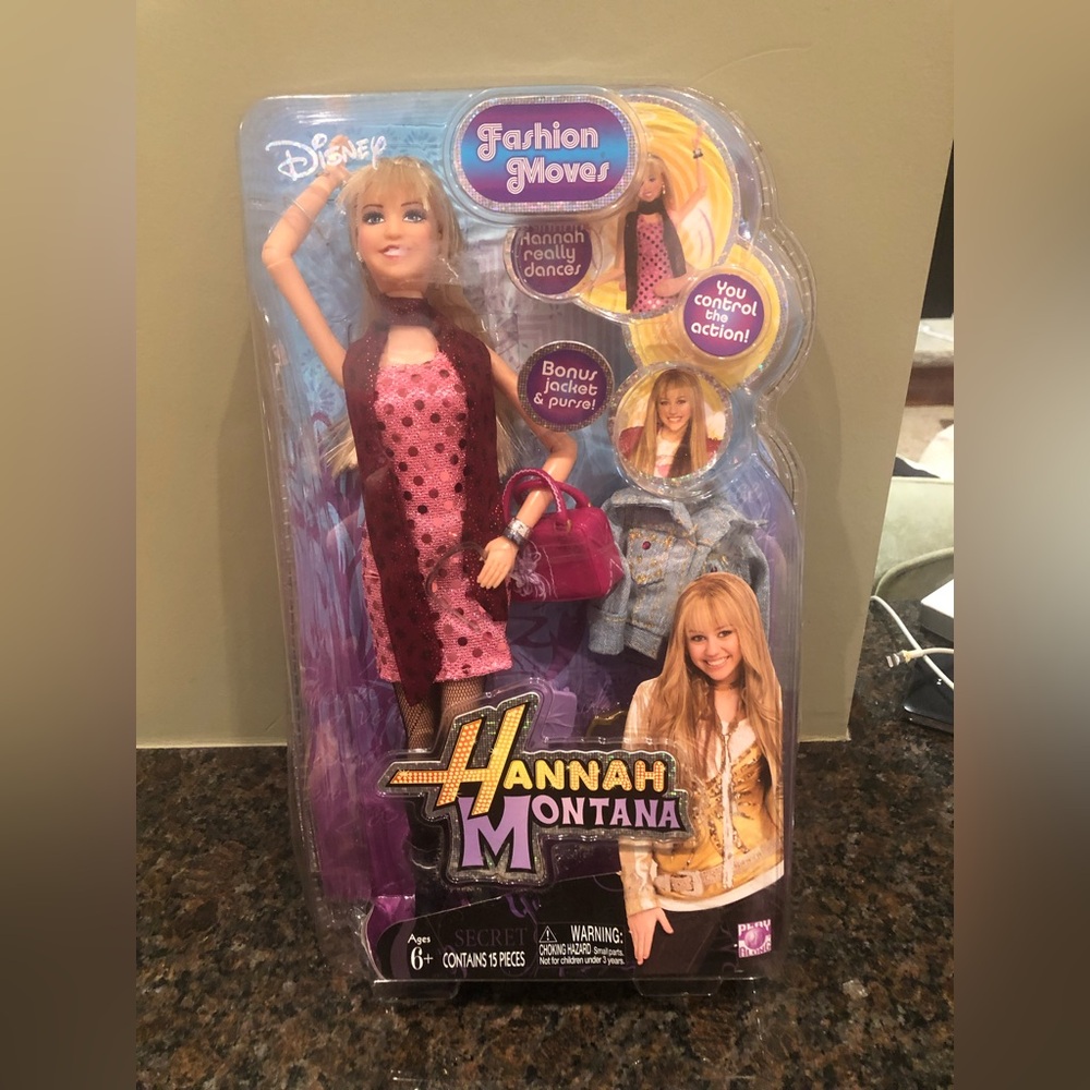 Hannah Montana Fashion Moves Doll